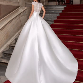 Pronovias 25 Close